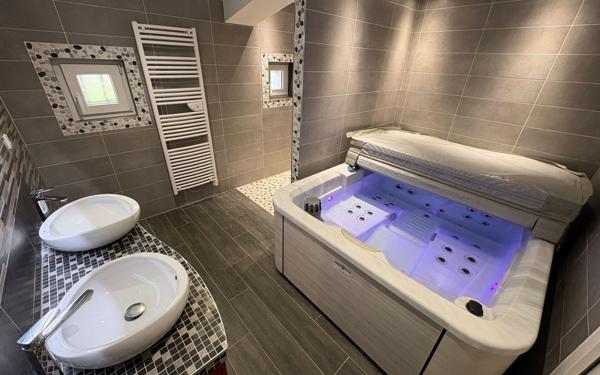 Maison à vendre    7 pièces • 216,18 m2 Thénac