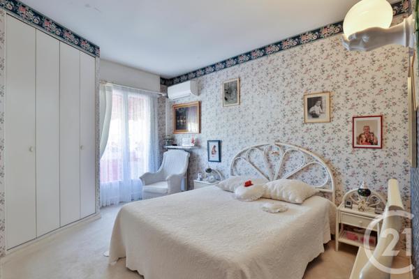 Maison à vendre  6 pièces - 256,22 m2 ST LAURENT DU VAR - 06