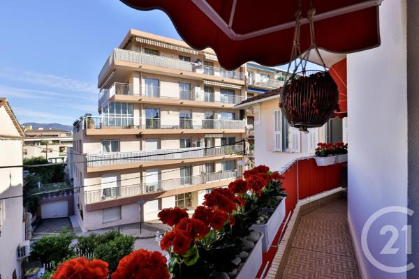 Maison à vendre  6 pièces - 256,22 m2 ST LAURENT DU VAR - 06