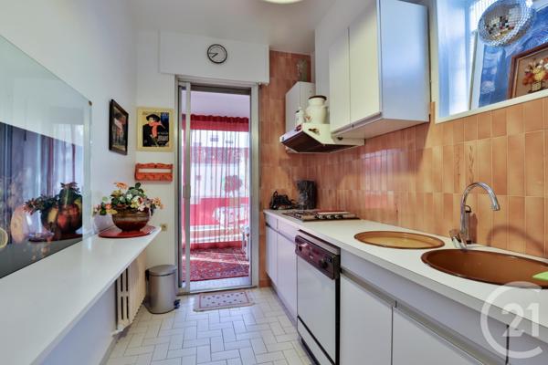 Maison à vendre  6 pièces - 256,22 m2 ST LAURENT DU VAR - 06