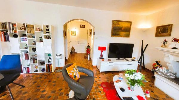 Bompard, magnifique villa avec jardin , garage au calme