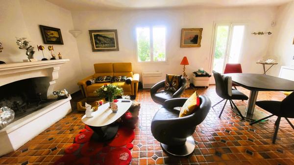 Bompard, magnifique villa avec jardin , garage au calme