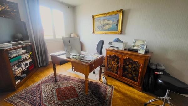 Bompard, magnifique villa avec jardin , garage au calme