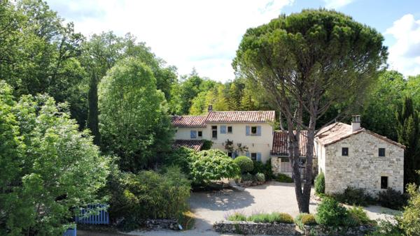 Propriété de charme dans un cadre naturel rare à 15 minutes de Lalbenque