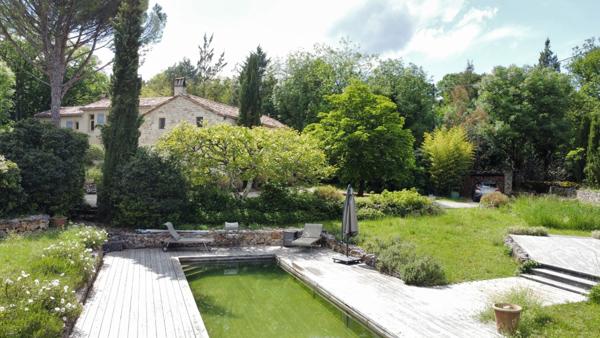Propriété de charme dans un cadre naturel rare à 15 minutes de Lalbenque