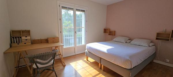 Maison Individuelle  sur sous-sol, de type 5, avec piscine, sur un terrain arboré et clos de 1750 m²
