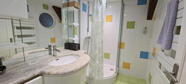 Maison Individuelle  sur sous-sol, de type 5, avec piscine, sur un terrain arboré et clos de 1750 m²