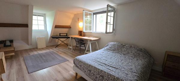 Maison Individuelle  sur sous-sol, de type 5, avec piscine, sur un terrain arboré et clos de 1750 m²