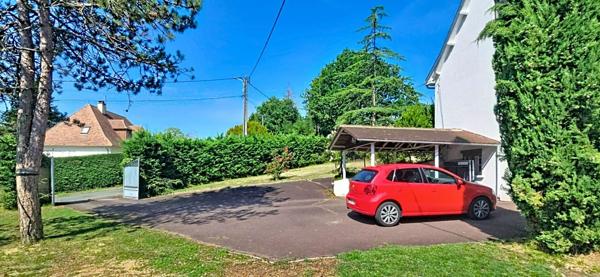 Maison Individuelle  sur sous-sol, de type 5, avec piscine, sur un terrain arboré et clos de 1750 m²