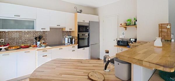 Maison Individuelle  sur sous-sol, de type 5, avec piscine, sur un terrain arboré et clos de 1750 m²
