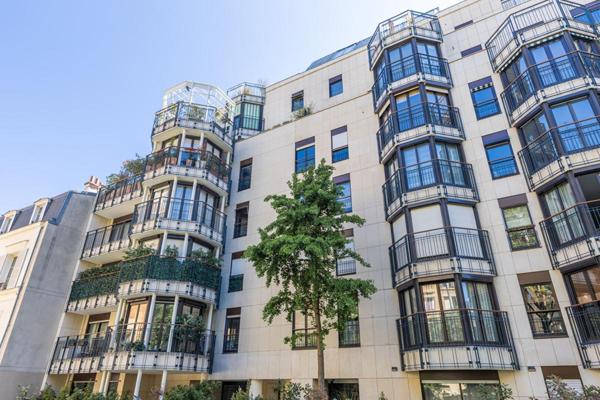 Auteuil : élégant deux-pièces avec grande terrasse et parking à deux pas de l'avenue Mozart