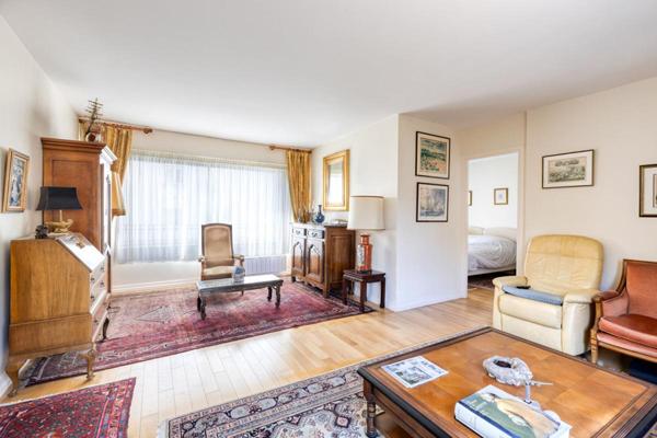 Auteuil : élégant deux-pièces avec grande terrasse et parking à deux pas de l'avenue Mozart