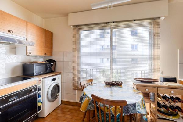 Auteuil : élégant deux-pièces avec grande terrasse et parking à deux pas de l'avenue Mozart