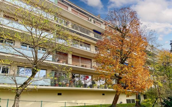 Appartement à vendre    5 pièces • 99,31 m2 Versailles