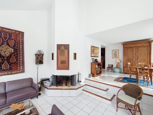 Villa T6 - 4 ch. de 130 m² sur terrain arboré 1003 m²