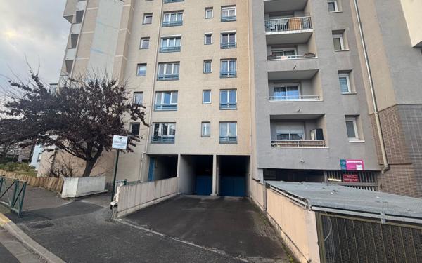 Stationnement à louer    12 m2 Sannois
