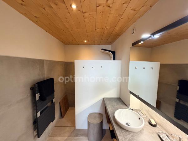 Charme & architecture – Maison de village en pierre au cœur du Bois-Plage-en-Ré