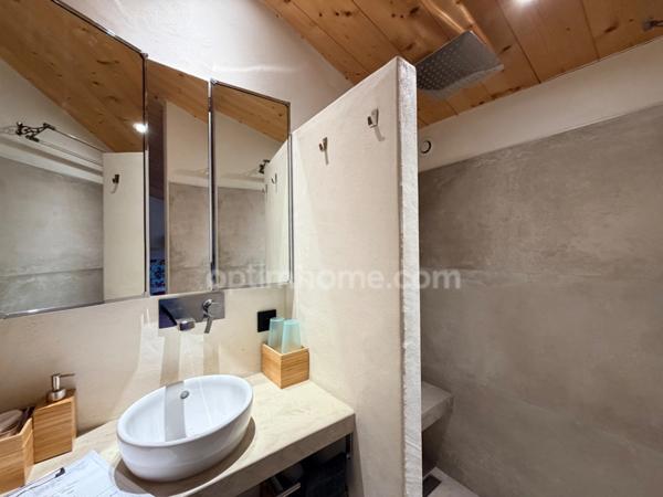 Charme & architecture – Maison de village en pierre au cœur du Bois-Plage-en-Ré