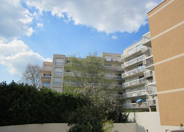 Stationnement à louer    Melun