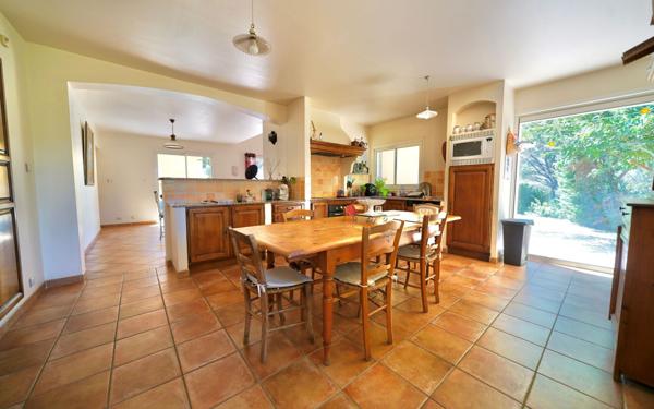 Maison à vendre    6 pièces •  Istres