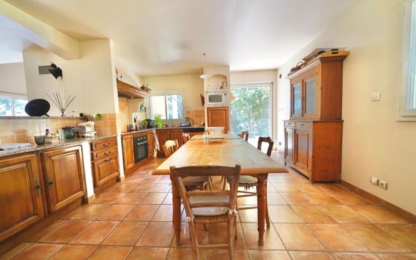 Maison à vendre    6 pièces •  Istres