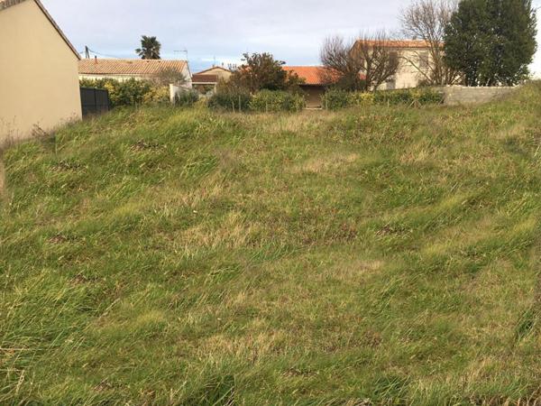 Terrain viabilisé de 680m² dont 540m² constructible 96 000  HAI