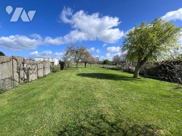 Découvrez cette charmante maison ancienne pleine de caractère, alliant authenticité et beaux vo...