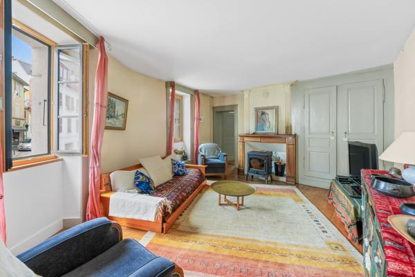 Gex (01170) Maison de ville - 5 chambres et local commercial