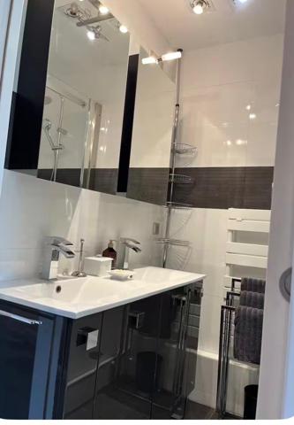 Appartement
         4 pièces
        - 95 m² 535 000 € *