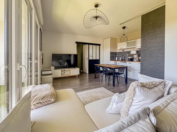 T2 avec terrasse, proche des transports, parking