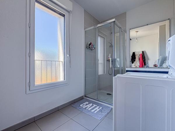 T2 avec terrasse, proche des transports, parking