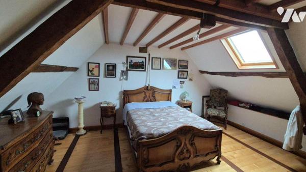 Proche de Gorron, maison en pierres comprenant :

Rez-de-jardin : véranda, cuisine aménagée a...