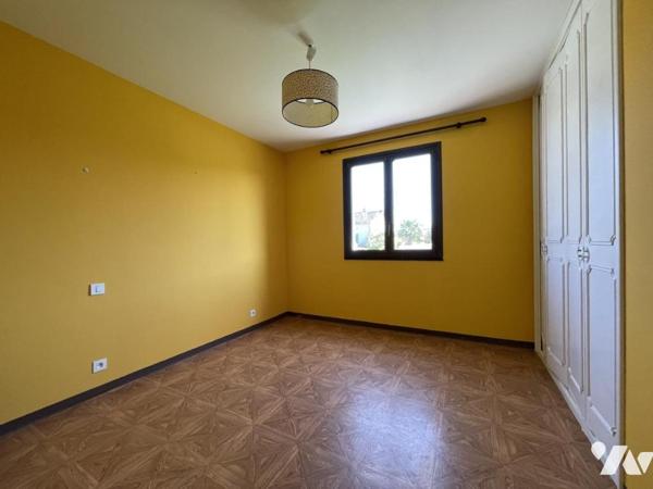 Maison d'habitation d'environ 103 m² habitables sur un terrain de 684 m².