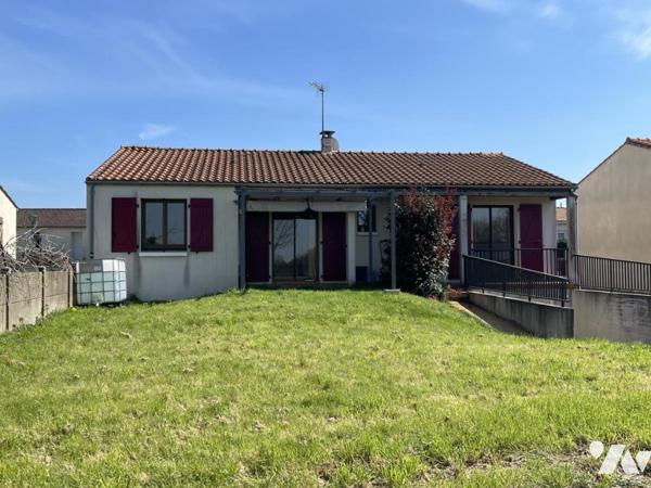 Maison d'habitation d'environ 103 m² habitables sur un terrain de 684 m².