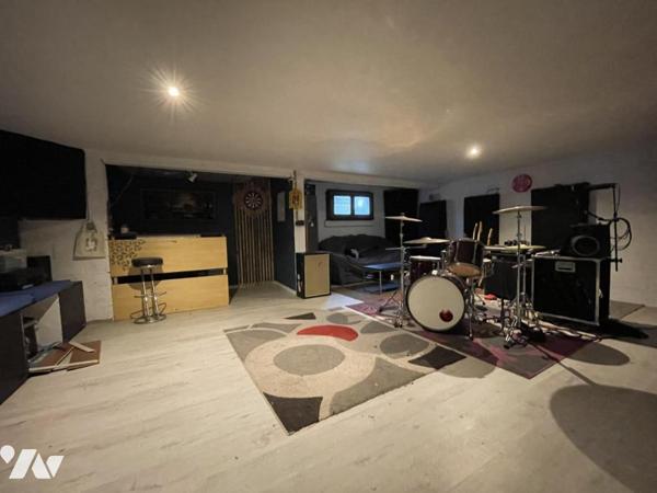 Maison d'habitation d'environ 103 m² habitables sur un terrain de 684 m².