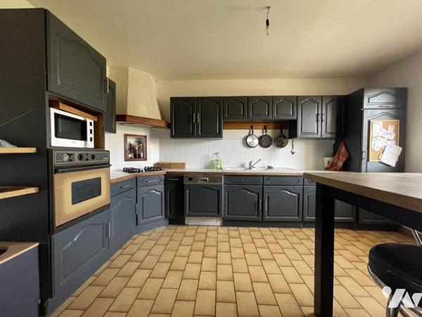 Maison d'habitation d'environ 103 m² habitables sur un terrain de 684 m².