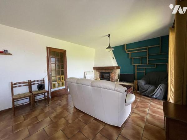 Maison d'habitation d'environ 103 m² habitables sur un terrain de 684 m².