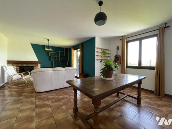 Maison d'habitation d'environ 103 m² habitables sur un terrain de 684 m².