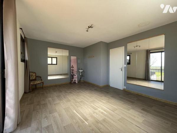 Maison d'habitation d'environ 103 m² habitables sur un terrain de 684 m².