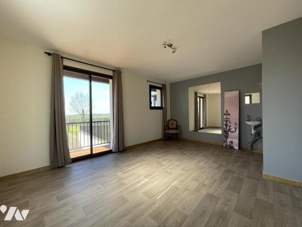 Maison d'habitation d'environ 103 m² habitables sur un terrain de 684 m².