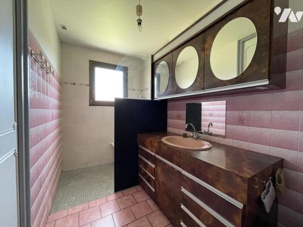 Maison d'habitation d'environ 103 m² habitables sur un terrain de 684 m².