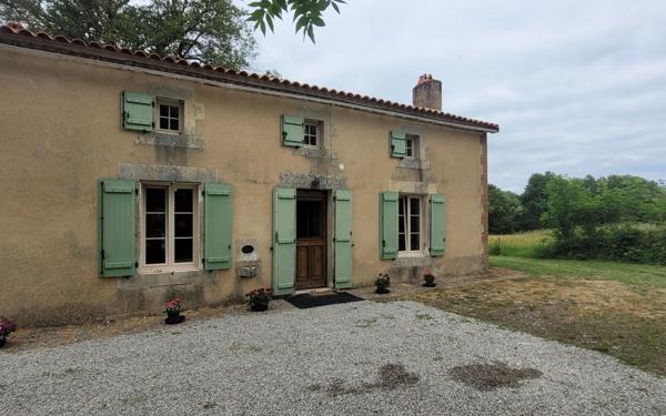 Maison à vendre    3 pièces • 105 m2 Abzac