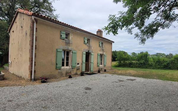 Maison à vendre    3 pièces • 105 m2 Abzac