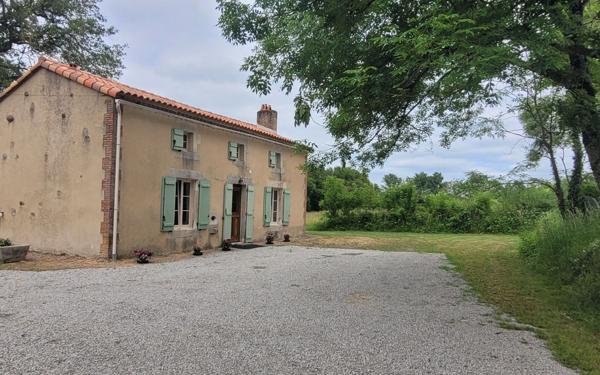Maison à vendre    3 pièces • 105 m2 Abzac