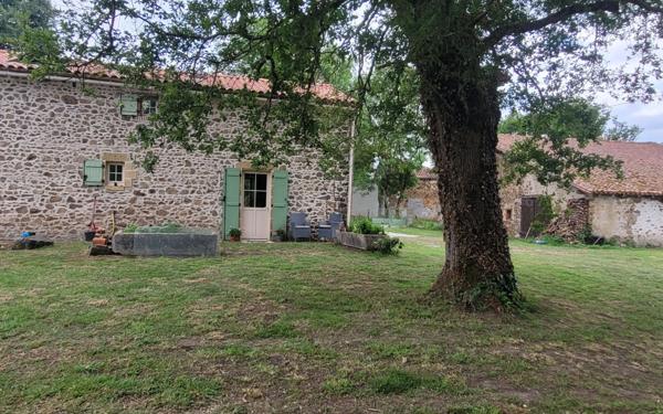 Maison à vendre    3 pièces • 105 m2 Abzac
