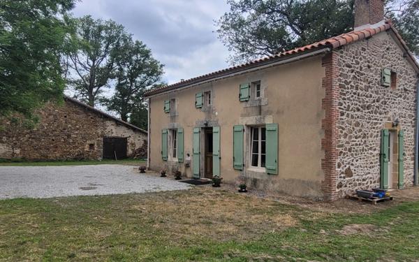 Maison à vendre    3 pièces • 105 m2 Abzac