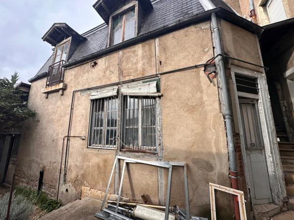 DIJON RUE LENOTRE PETIT IMMEUBLE AVEC 3 LOTS EN FOND DE COUR A RENOVER