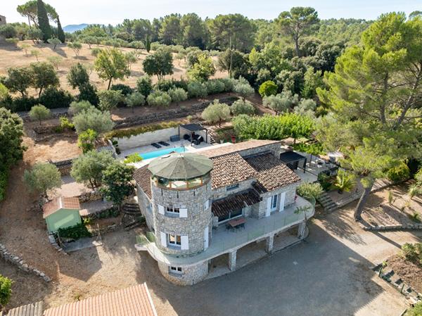 À VENDRE en EXCLUSIVITÉ à TRANS-EN-PROVENCE Maison en pierre 6 pièces 231 m² avec piscine