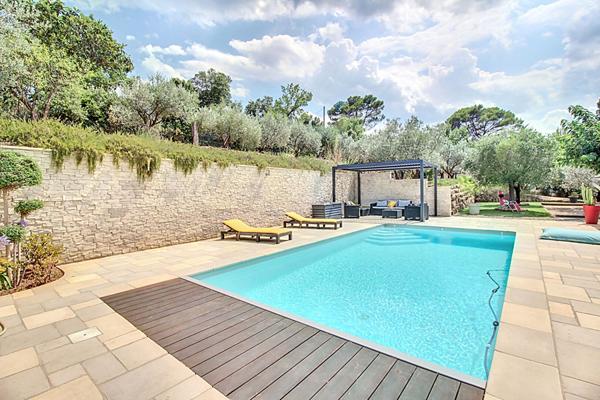 À VENDRE en EXCLUSIVITÉ à TRANS-EN-PROVENCE Maison en pierre 6 pièces 231 m² avec piscine