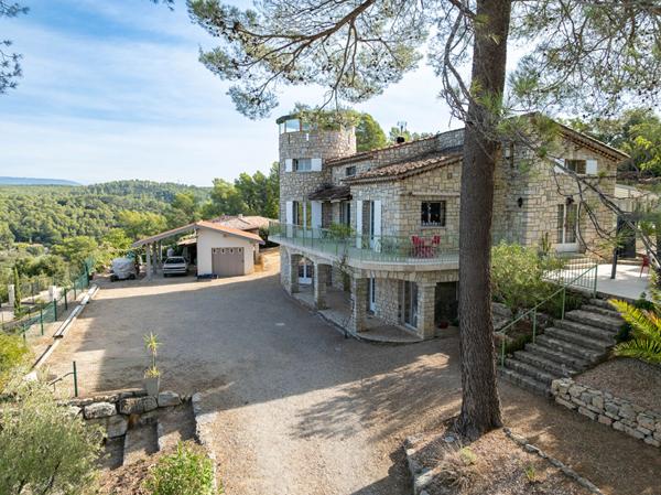 À VENDRE en EXCLUSIVITÉ à TRANS-EN-PROVENCE Maison en pierre 6 pièces 231 m² avec piscine
